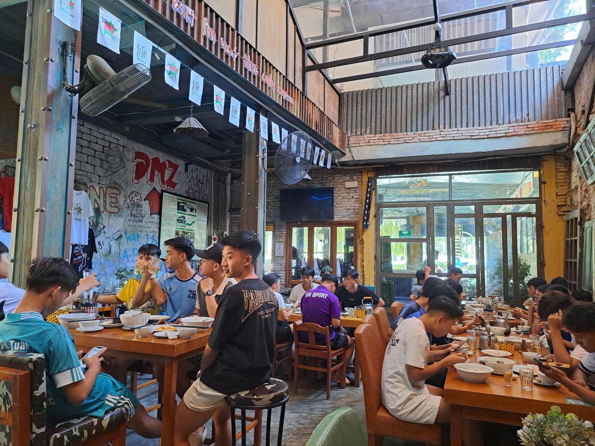 Dmz Hostel Hue Esterno foto